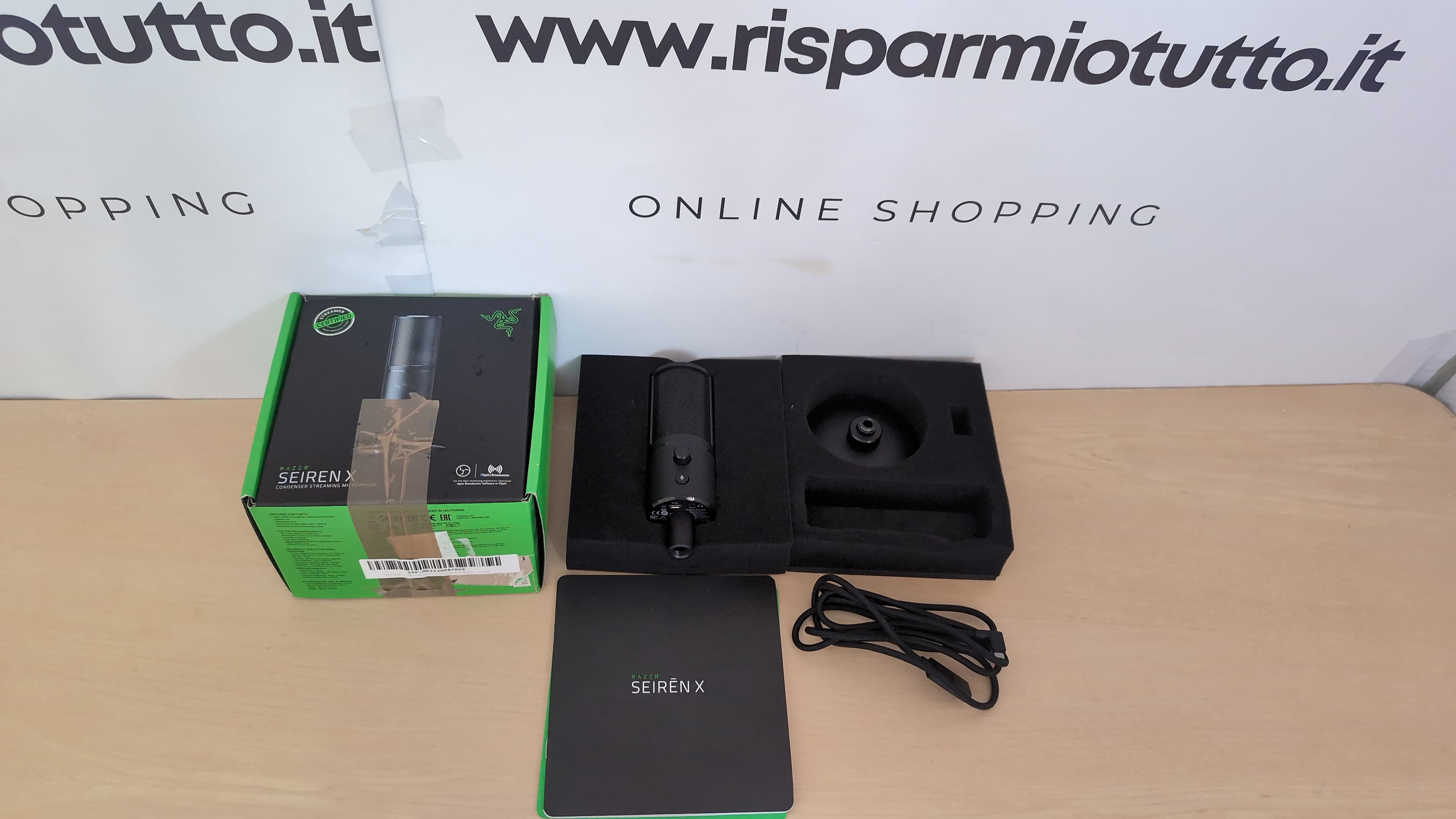 Razer Seiren X USB Streaming Microfono: Grado Professionale - Supporto Shock integrato - Supercardiod Pick-Up Pattern - Alluminio anodizzato - Classic Black