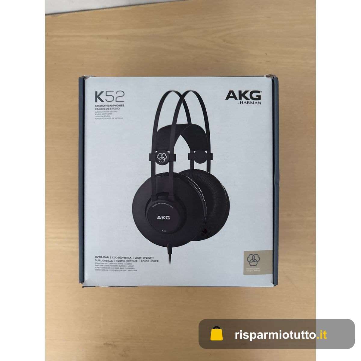 AKG K52 Cuffie da studio di monitoraggio chiuse ad alte prestazioni, con cavo, design leggero, adattatori da 3,5 mm e 1/4", cavo da 3 m - Nero