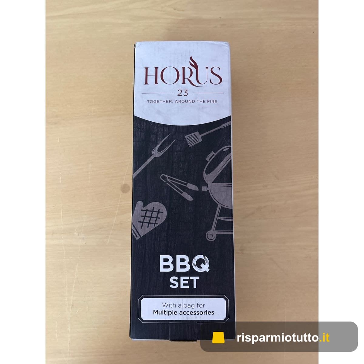 HORUS 23® - Set Accessori Barbecue Professionale con Borsa Porta Attrezzi Barbecue - 4 Accessori BBQ: Pinze, Spatola, Forchettone e Guanto Ignifugo