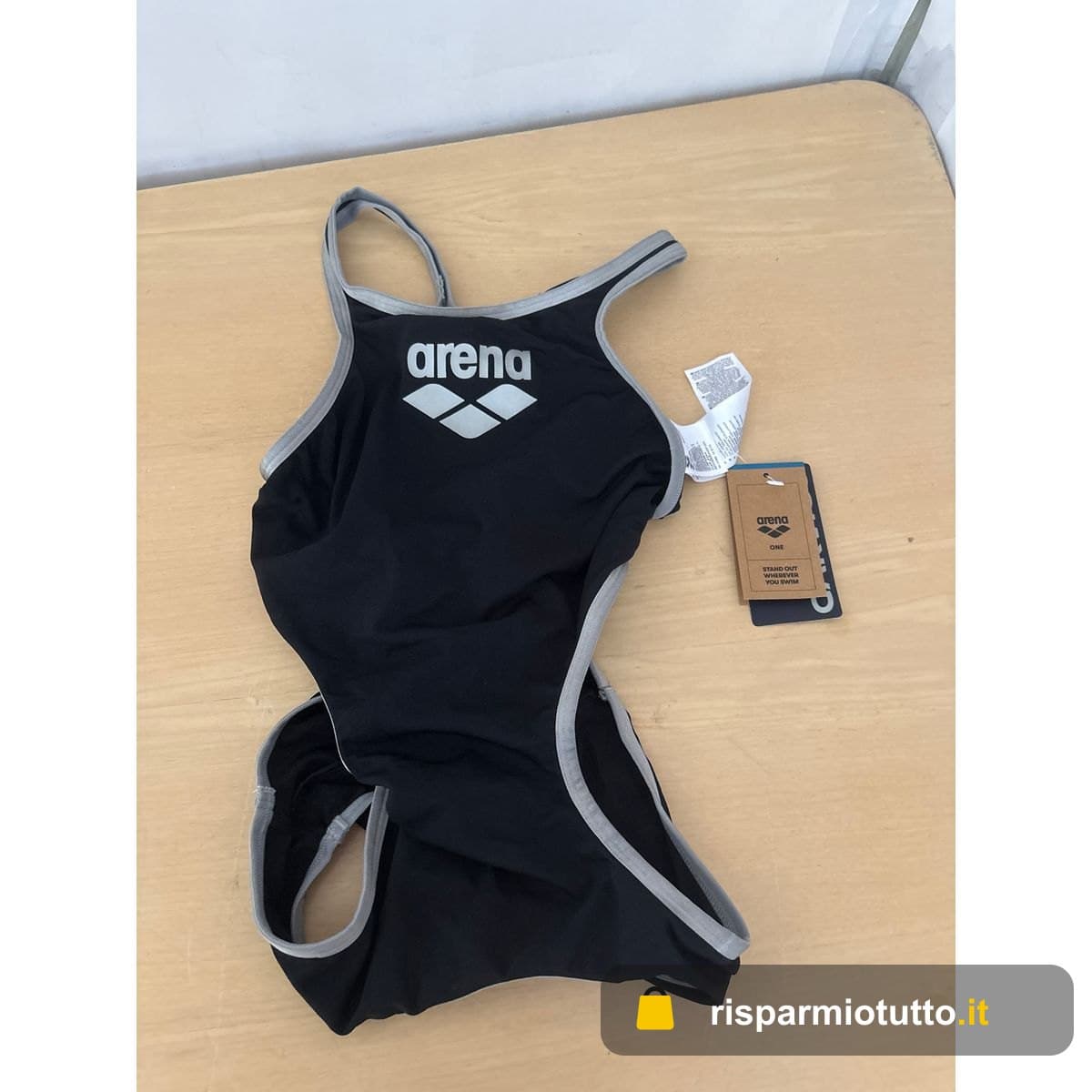 Arena One Big Logo Costume Intero Donna, Costume da Bagno ad Asciugatura Rapida, Costume da Bagno Sportivo in Tessuto Arena MaxLife Eco con Massima Resistenza al Cloro e Protezione UV UPF 50+