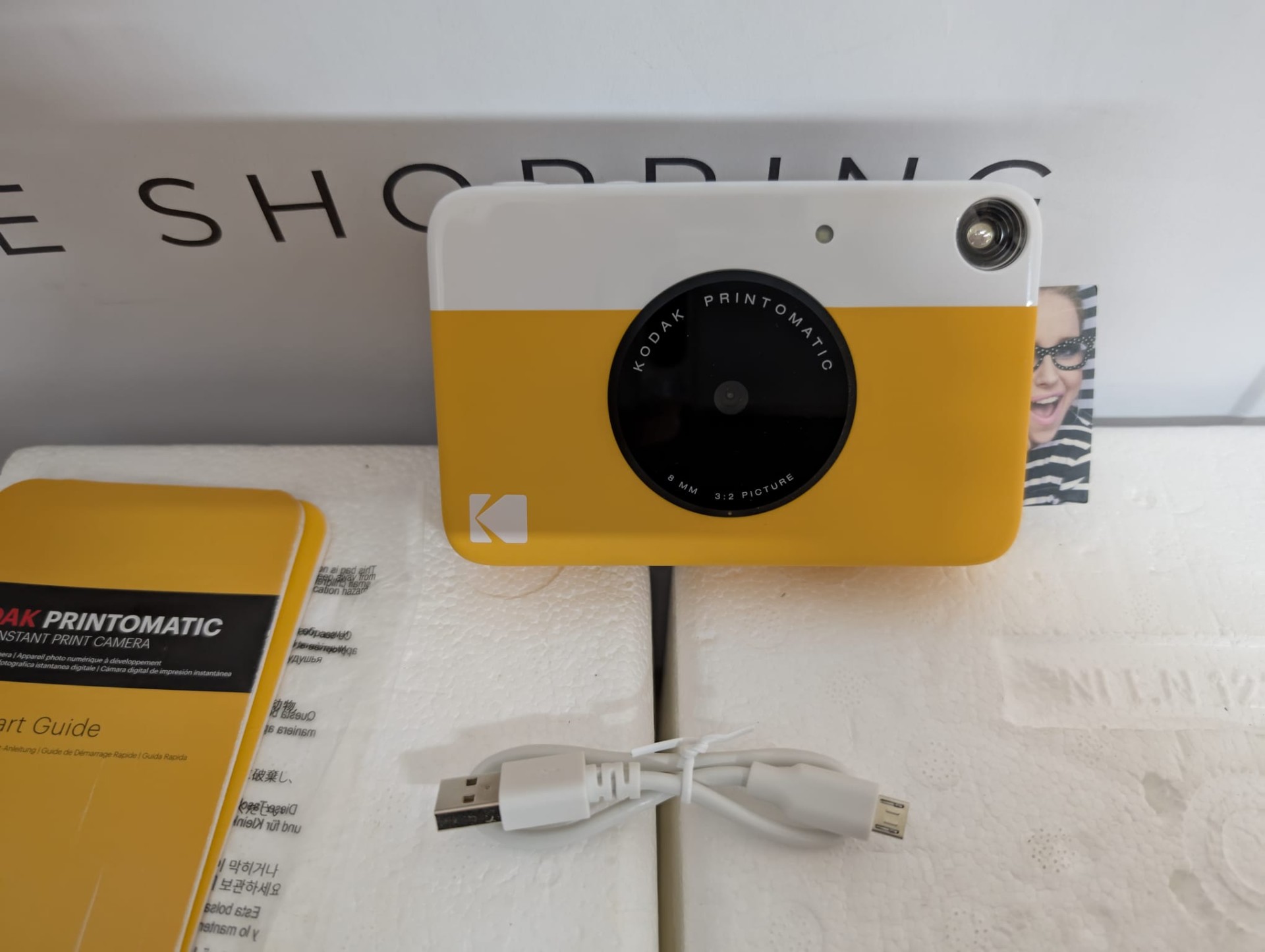 KODAK Printomatic Fotocamera digitale a stampa istantanea a colori - Foto di alta qualità su carta adesiva Zink 2x3