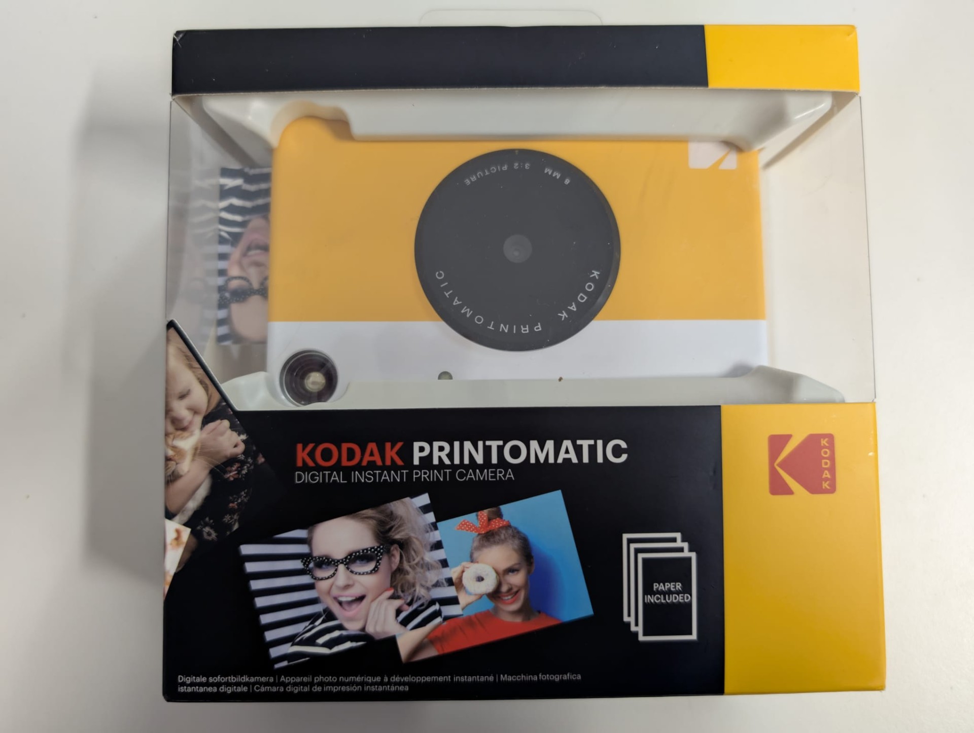 KODAK Printomatic Fotocamera digitale a stampa istantanea a colori - Foto di alta qualità su carta adesiva Zink 2x3