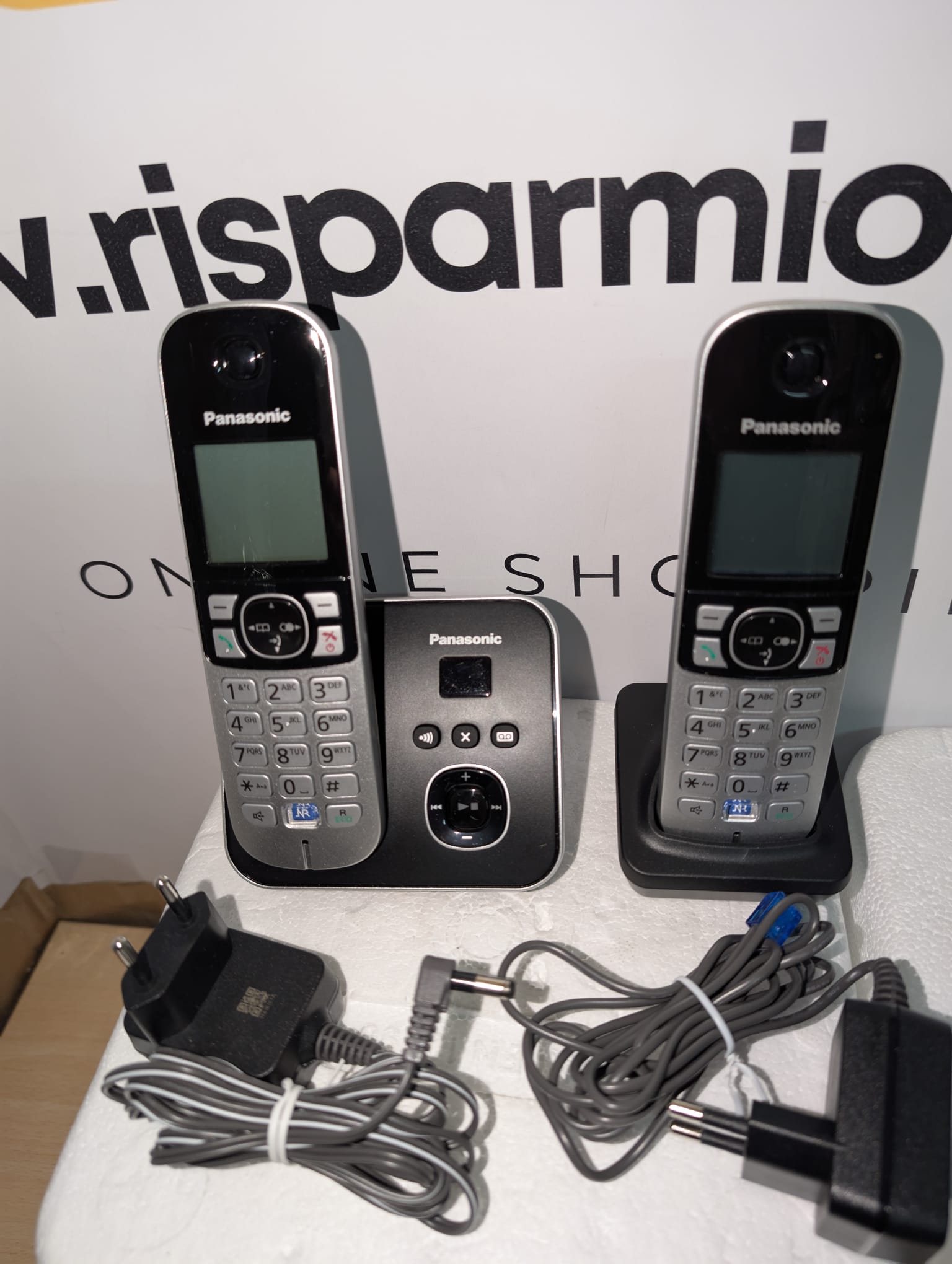 Panasonic KX-TG6823 - Telefoni cordless con segreteria telefonica e schermo [Versione Francese]
