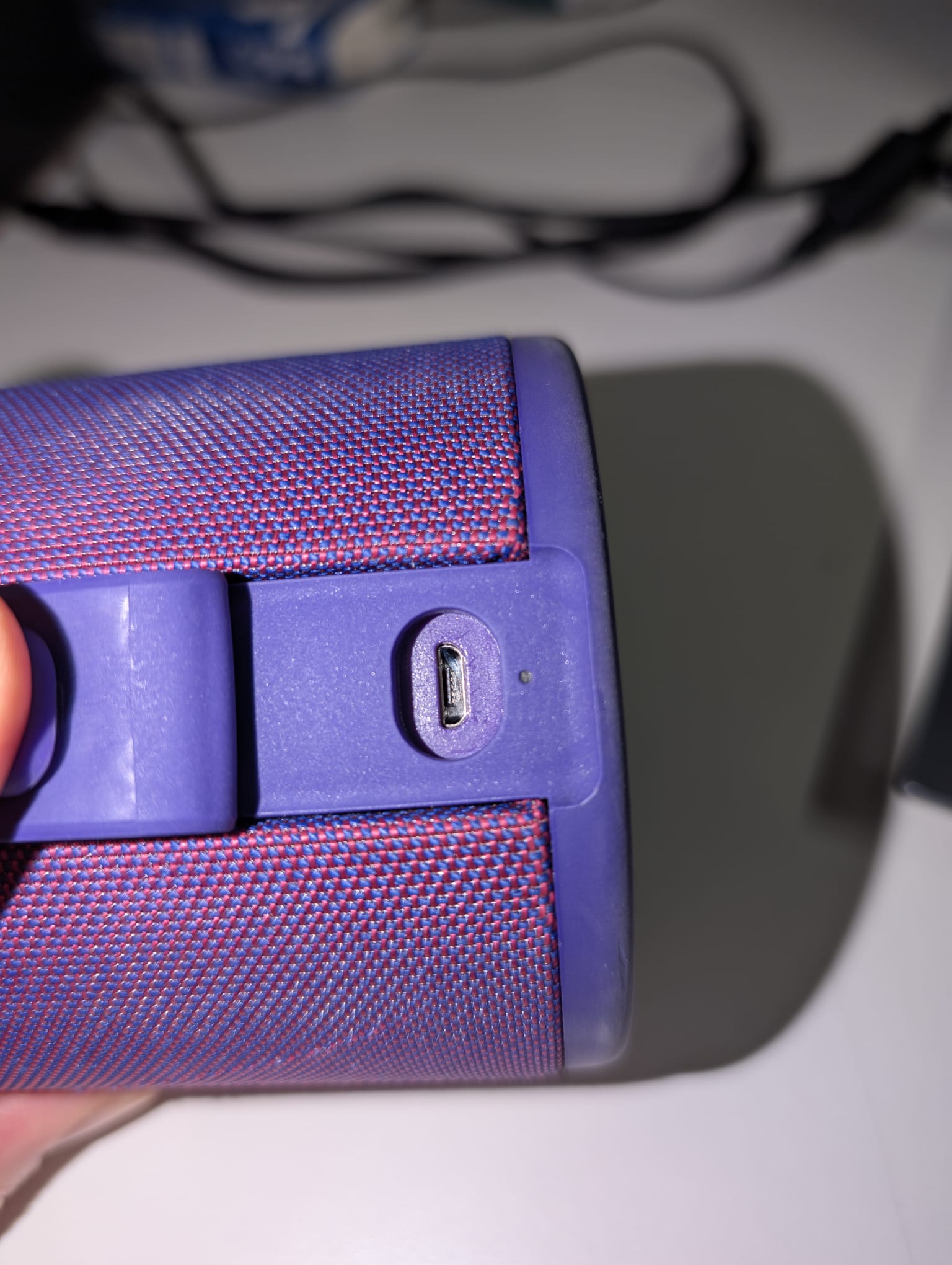 Altoparlante Bluetooth wireless portatile Ultimate Ears Megaboom 3, Bassi profondi, Impermeabile, Galleggiante, Connessione multipla, Batteria 20h, Colore viola