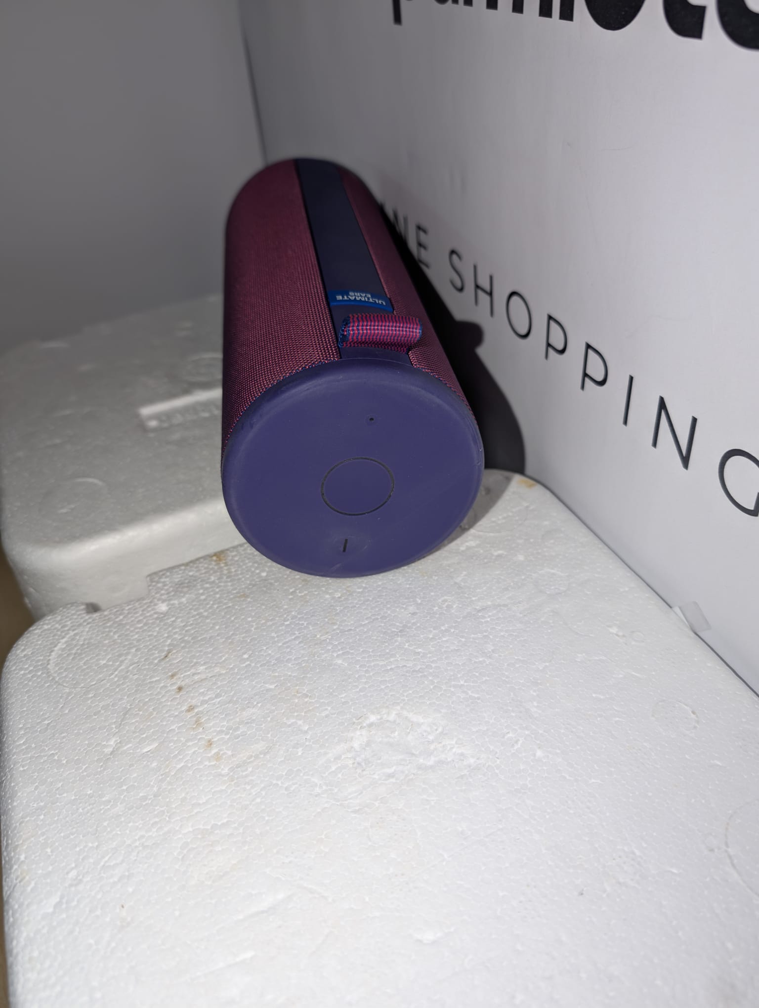 Altoparlante Bluetooth wireless portatile Ultimate Ears Megaboom 3, Bassi profondi, Impermeabile, Galleggiante, Connessione multipla, Batteria 20h, Colore viola