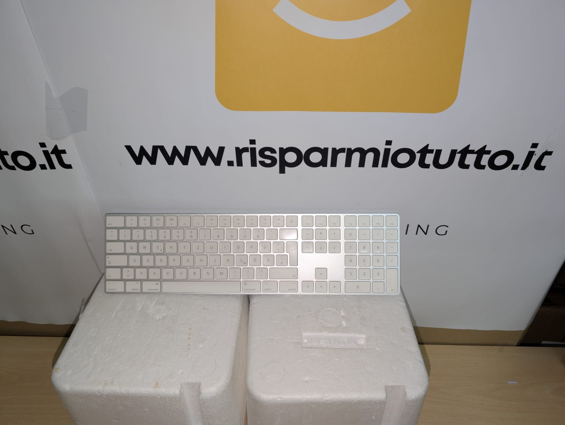 Apple Magic Keyboard con tastierino numerico: Bluetooth, ricaricabile. Compatibile con Mac, iPad o iPhone; Inglese (GB), argento