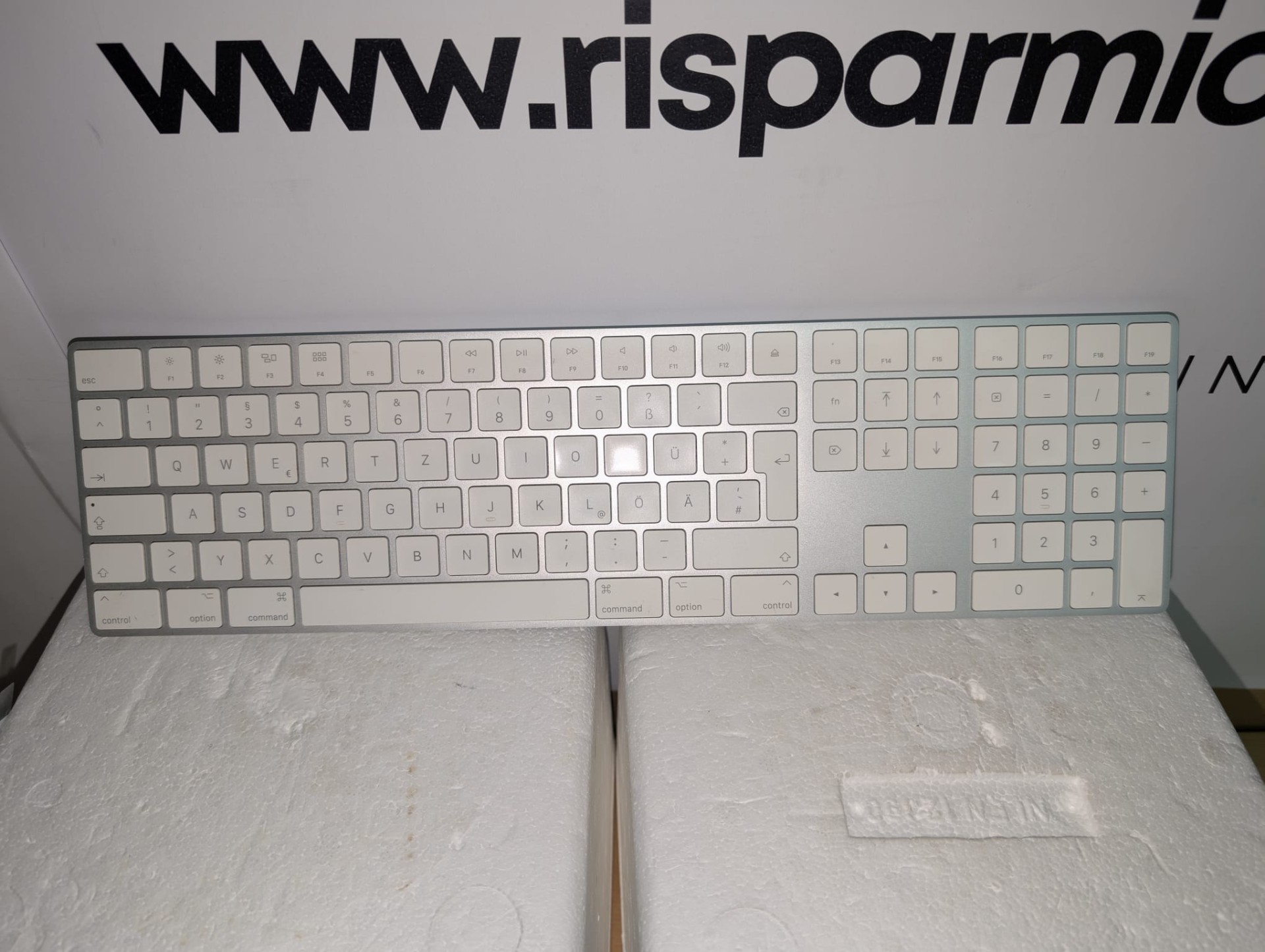 Apple Magic Keyboard con tastierino numerico: Bluetooth, ricaricabile. Compatibile con Mac, iPad o iPhone; Inglese (GB), argento