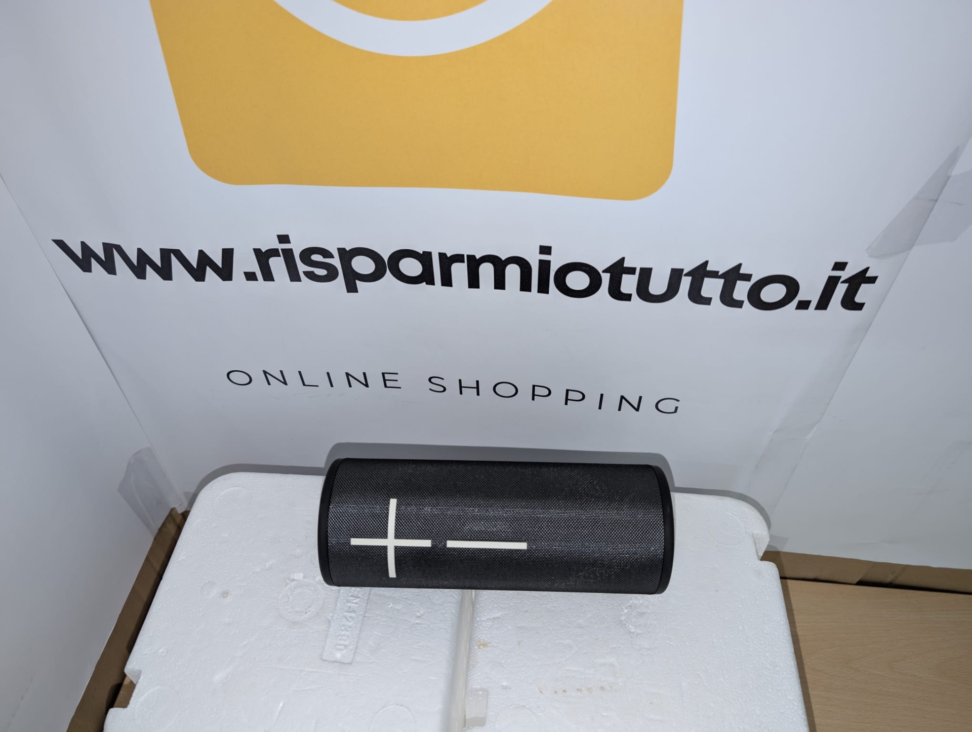 Ultimate Ears MEGABOOM 4, altoparlante portatile Bluetooth, impermeabile e galleggiante, con suono a 360° potente e bassi esplosivi, 20 ore di batteria e raggio d’azione di 45 m - Nero