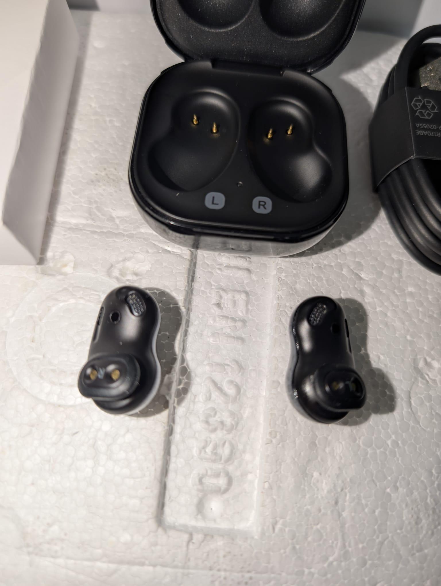 Samsung Galaxy Buds Live Auricolari True Wireless Open-type senza tappi In-Ear, Tre Microfoni, Controlli Touch, Ricarica Wireless, Cancellazione attiva del rumore, Nero [Versione Italiana]