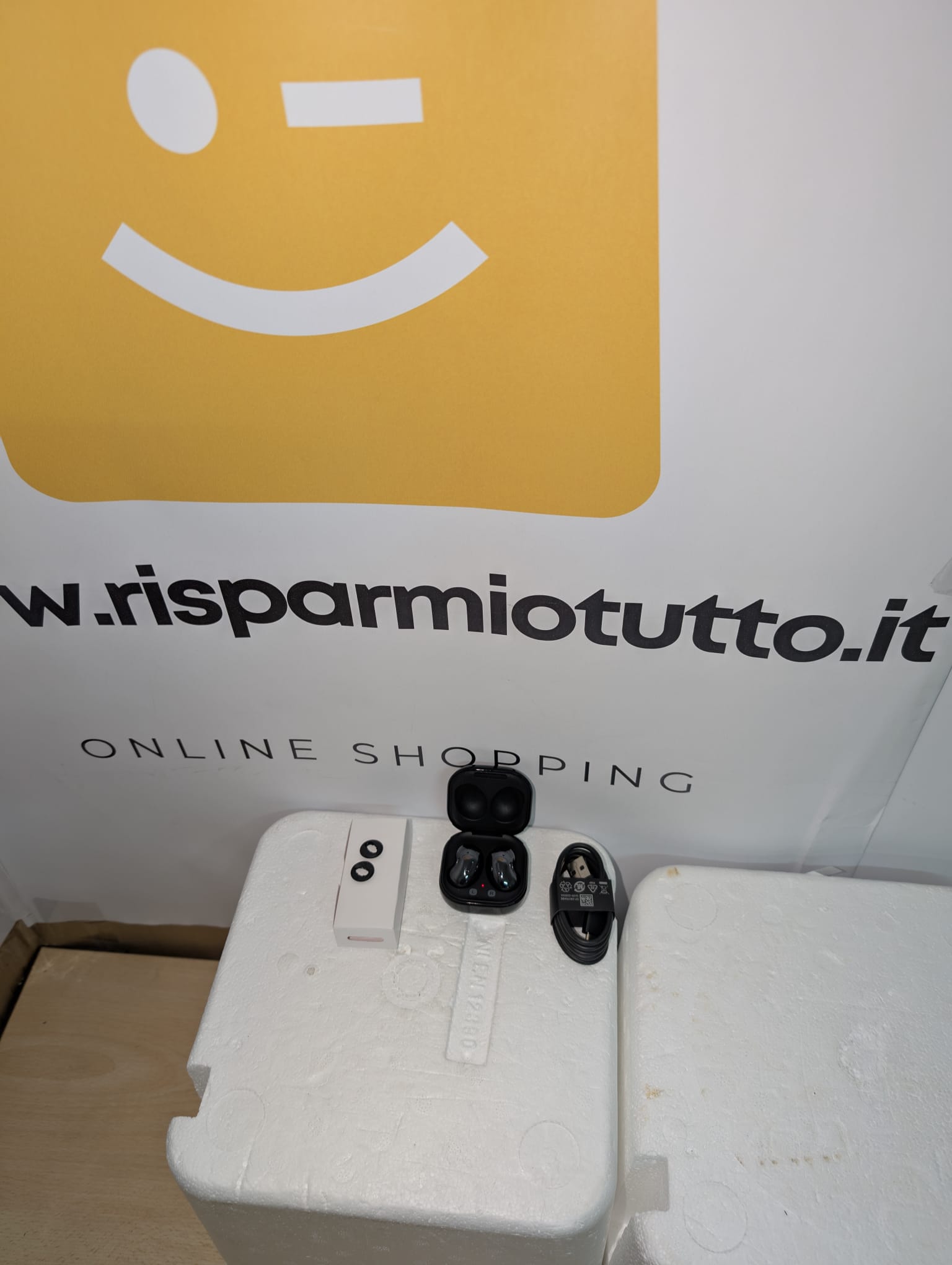 Samsung Galaxy Buds Live Auricolari True Wireless Open-type senza tappi In-Ear, Tre Microfoni, Controlli Touch, Ricarica Wireless, Cancellazione attiva del rumore, Nero [Versione Italiana]