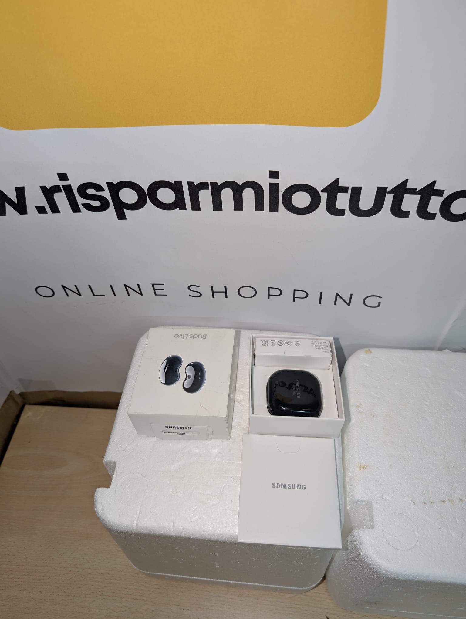 Samsung Galaxy Buds Live Auricolari True Wireless Open-type senza tappi In-Ear, Tre Microfoni, Controlli Touch, Ricarica Wireless, Cancellazione attiva del rumore, Nero [Versione Italiana]