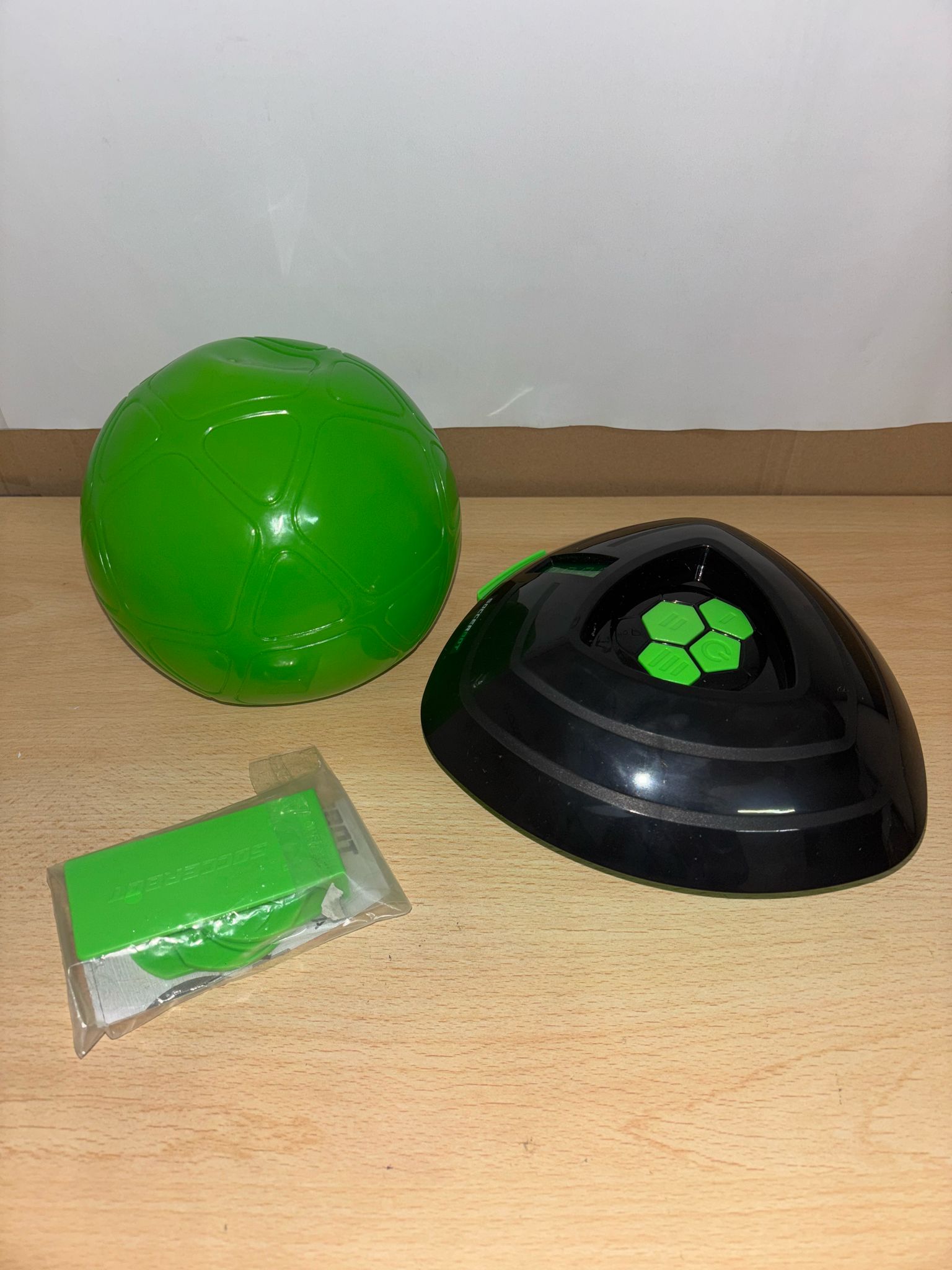 Giochi Preziosi SoccerBot - Pallone da Calcio Smart e Bot Interattivo, 3 Velocità, Giochi in Casa, Pallone per Bambini e Ragazzi, Allenamento Calcio, Gioco per Bambini dai 4 Anni