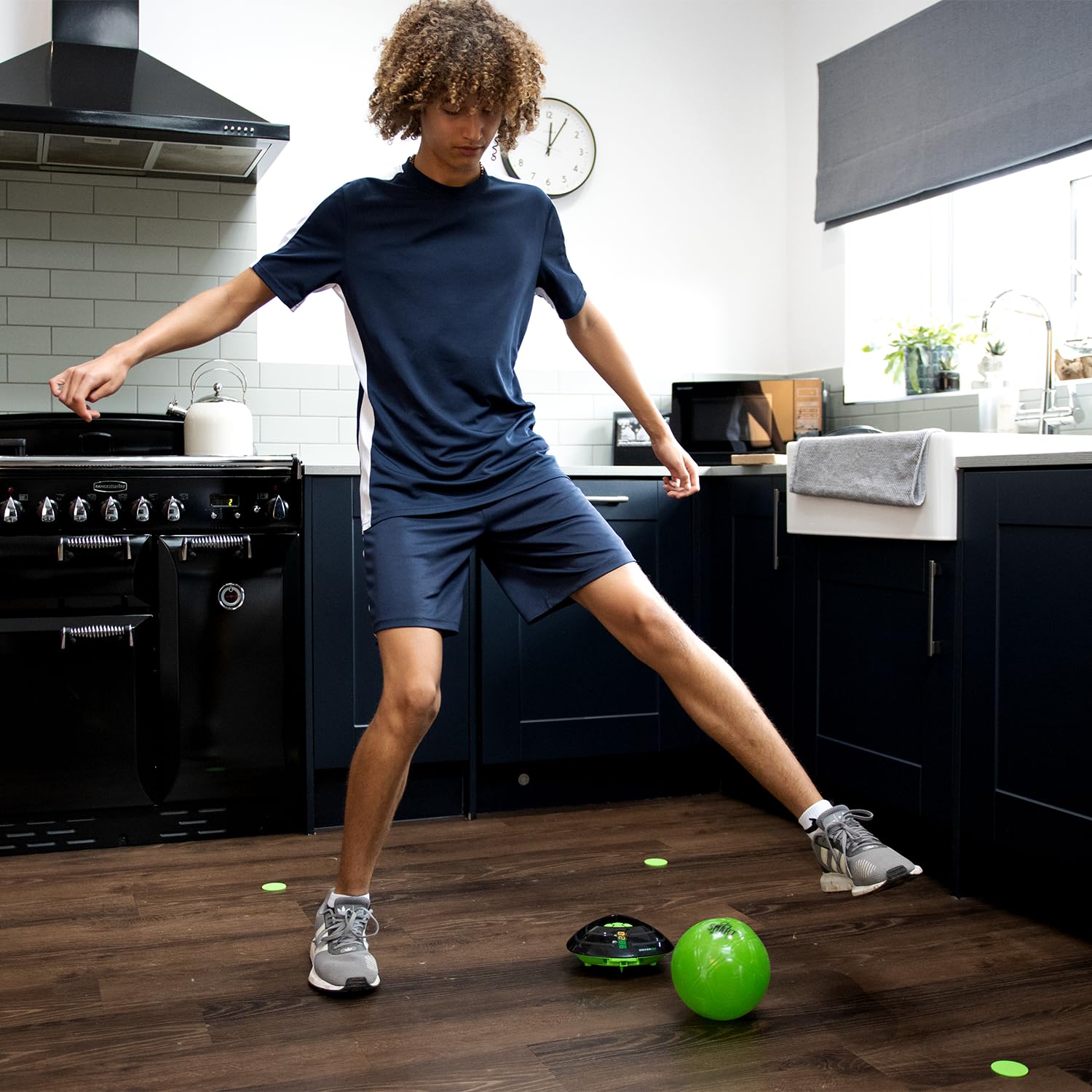 Giochi Preziosi SoccerBot - Pallone da Calcio Smart e Bot Interattivo, 3 Velocità, Giochi in Casa, Pallone per Bambini e Ragazzi, Allenamento Calcio, Gioco per Bambini dai 4 Anni