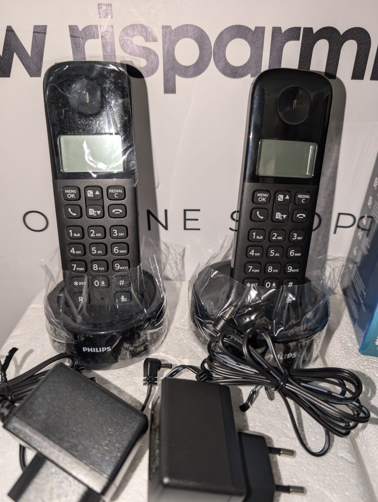 Philips D1602B / 01- Telefono cordless DECT con 2 ricevitori, ampio display (4,1 cm) e ID chiamante - Nero