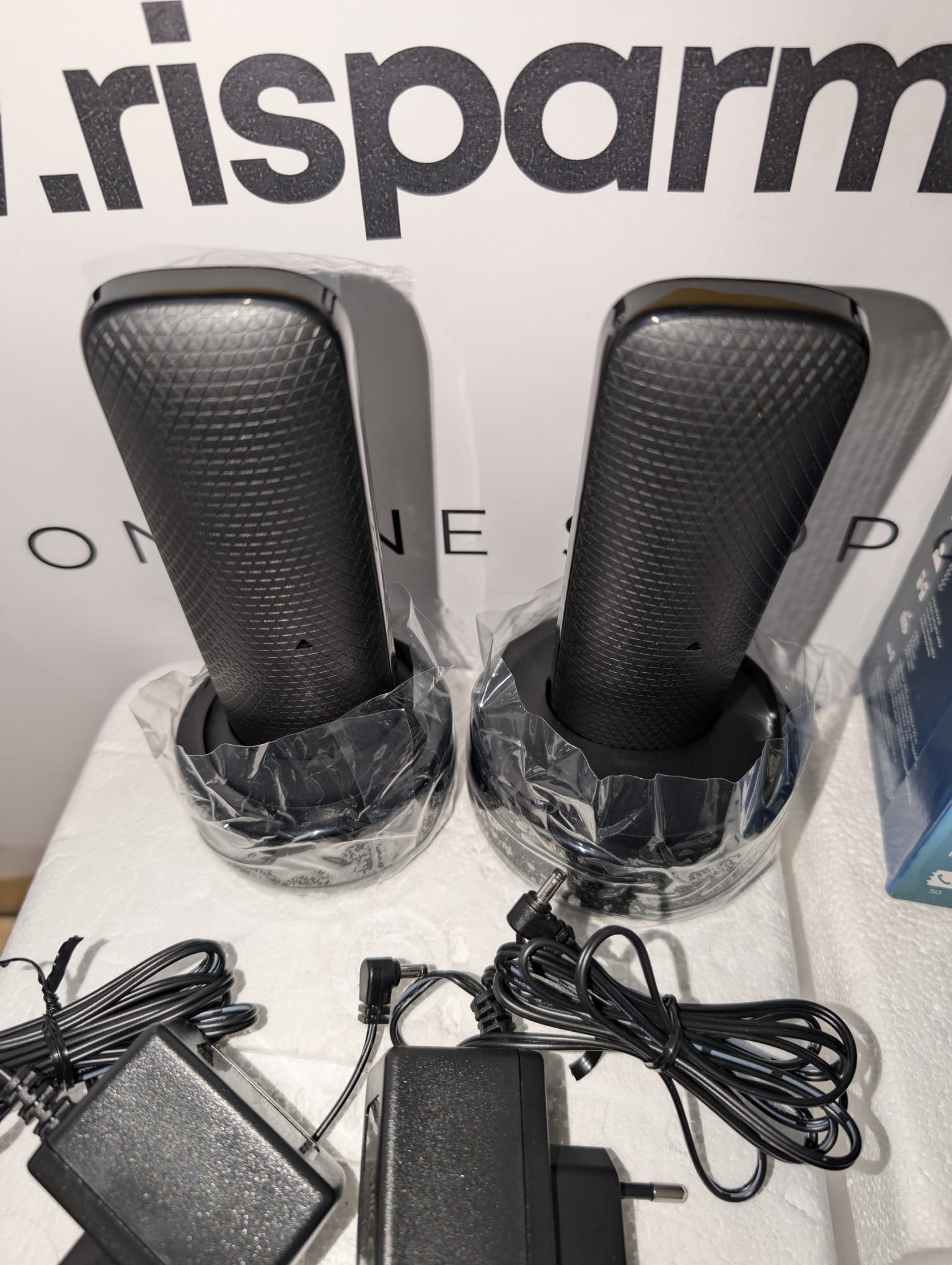 Philips D1602B / 01- Telefono cordless DECT con 2 ricevitori, ampio display (4,1 cm) e ID chiamante - Nero