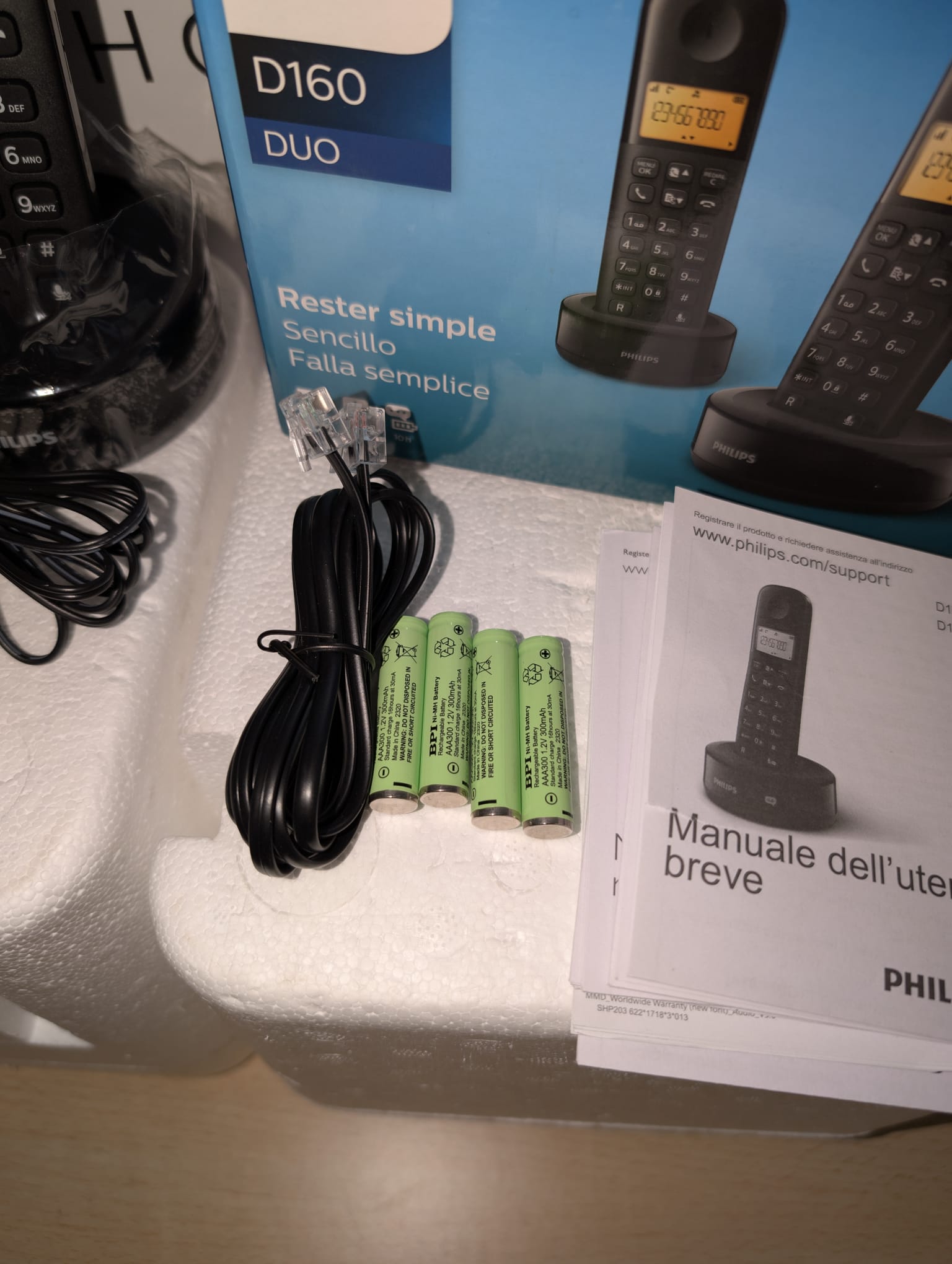 Philips D1602B / 01- Telefono cordless DECT con 2 ricevitori, ampio display (4,1 cm) e ID chiamante - Nero