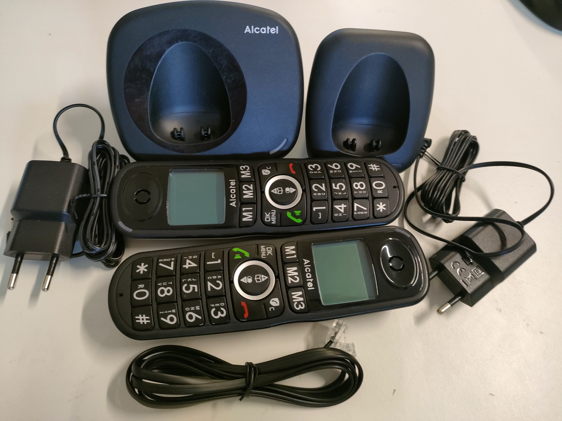 Alcatel XL535 Duo Telefono Cordless DECT per Anziani 2 Portatili, Grandi Tasti e Ampio Display Retroilluminato, Blocco Chiamate Indesiderate, Vivavoce, 3 Tasti di Memoria Diretta