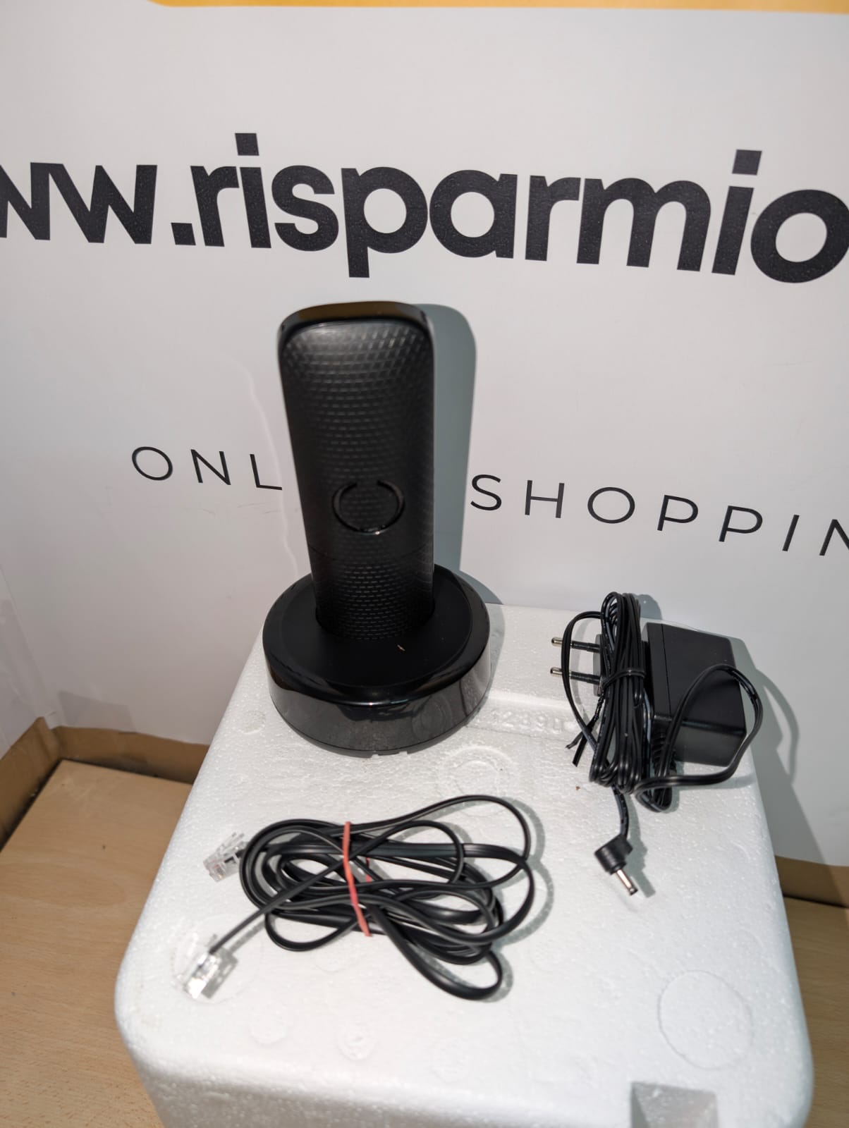 Philips DECT D1611B/34 - Telefono Cordless Casa, Retroilluminato, Suono HQ, Fino a 4 Portatili, Con Vivavoce, Basso Consumo, ID Chiamante, Telefoni Fisso - Colore Nero (Compatibile: ES, IT, FR)