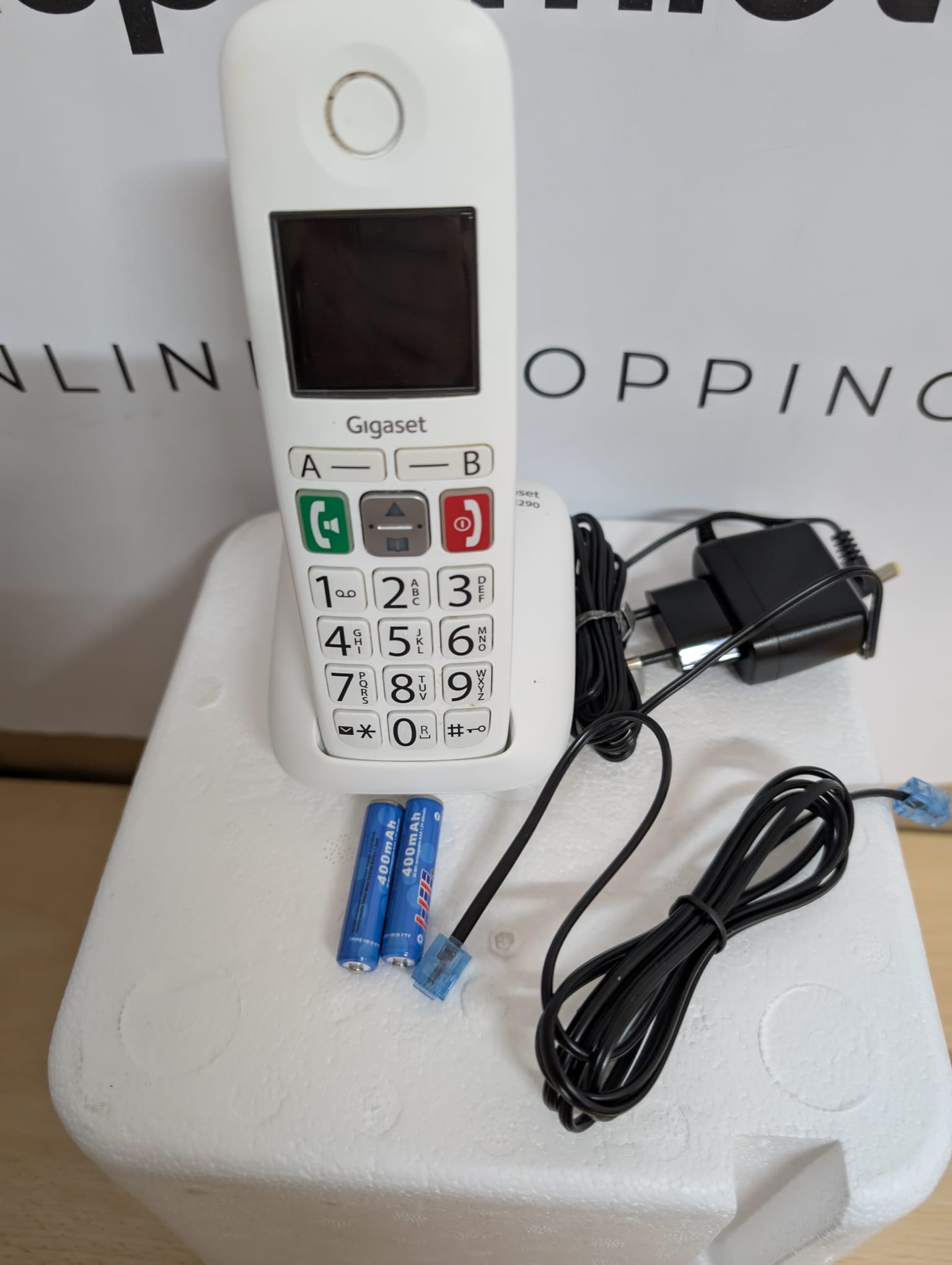 Gigaset E290, Telefono Portatile con Suonerie Forti, Numeri Grandi e Audio Potenziato, Tasti di Chiamata Rapida, Vivavoce con Volume Regolabile, Bianco